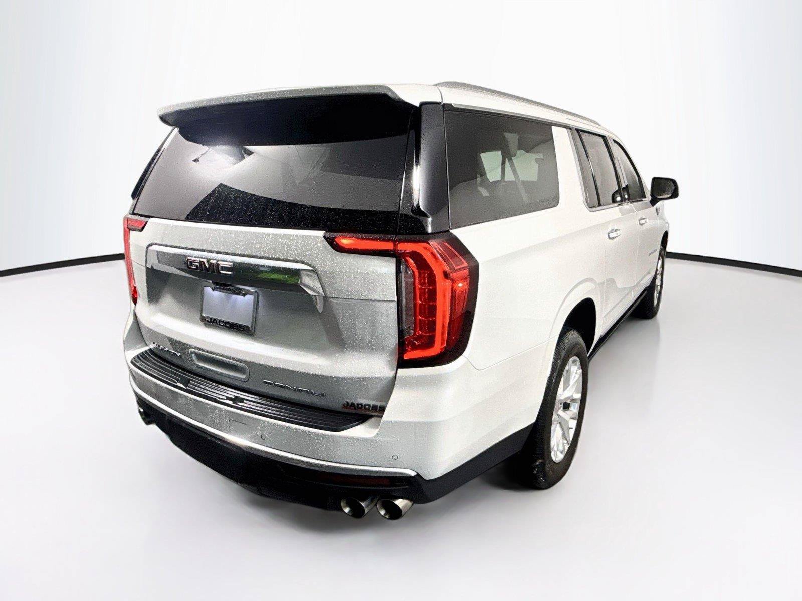 Used 2022 GMC Yukon XL Denali w/ Denali Ultimate Package AWD/4WD image 6
