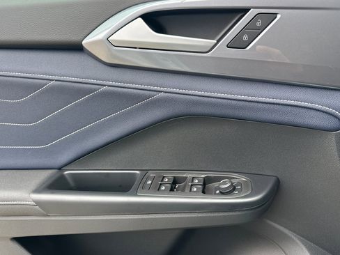 New 2026 Volkswagen Taos SEL image 11