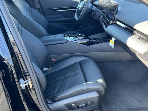 New 2025 BMW 530i xDrive w/ Premium Package image 26