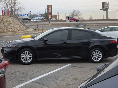 Used 2025 Toyota Camry LE image 2