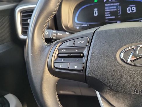 Used 2024 Hyundai Venue SEL FWD image 15