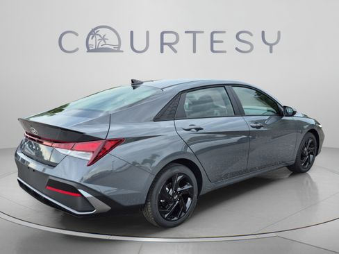 New 2026 Hyundai Elantra SEL Sport FWD image 5
