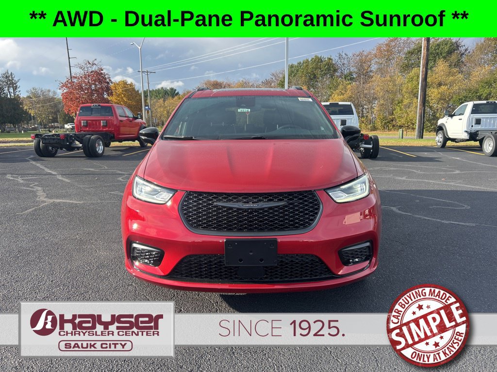 New 2026 Chrysler Pacifica Limited w/ S Appearance Package AWD/4WD image 2