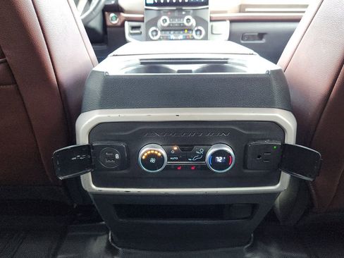 Used 2022 Ford Expedition Limited AWD/4WD image 18
