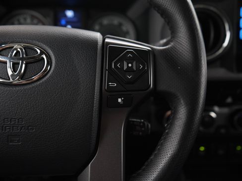 Used 2017 Toyota Tacoma TRD Off-Road w/ Premium & Technology Package AWD/4WD image 24