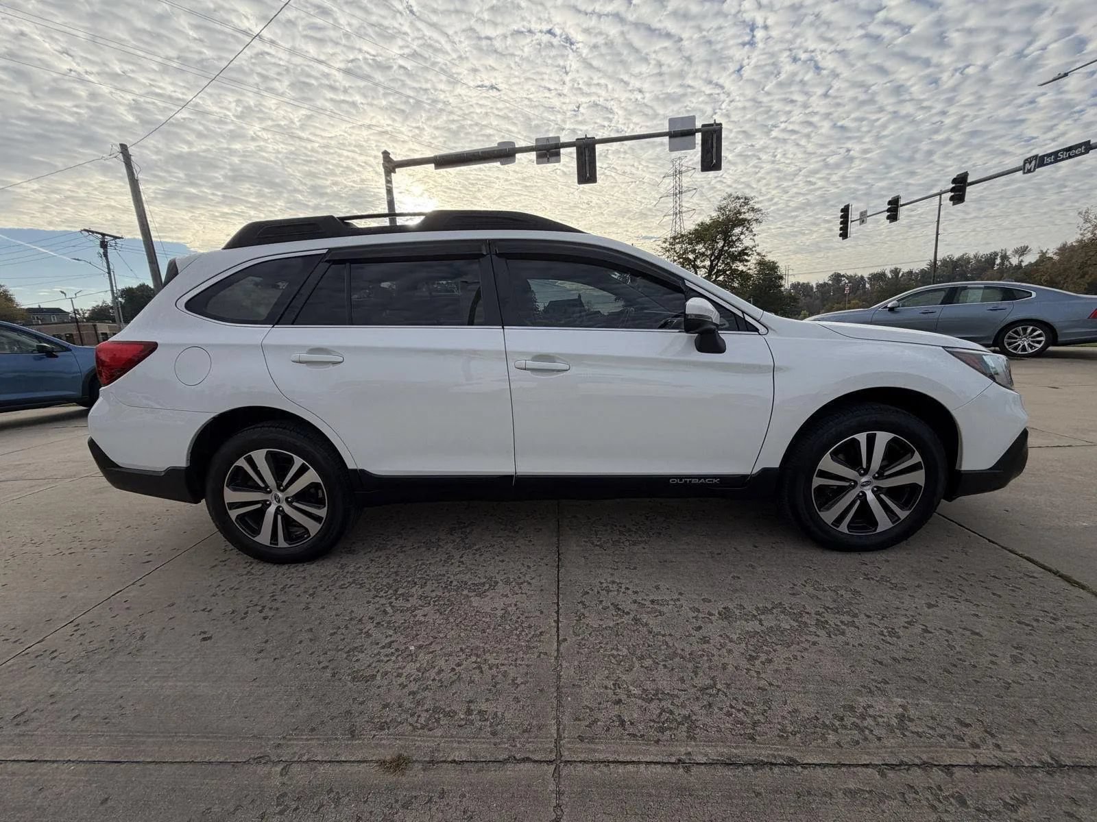 Used 2019 Subaru Outback 2.5i Limited AWD/4WD image 4