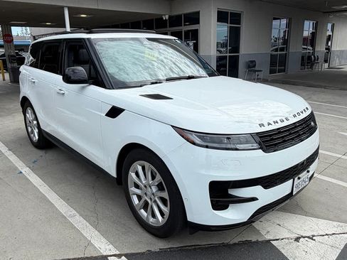Used 2025 Land Rover Range Rover Sport SE AWD/4WD image 3