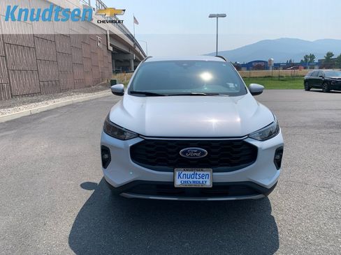 Used 2025 Ford Escape ST-Line Select AWD/4WD image 2