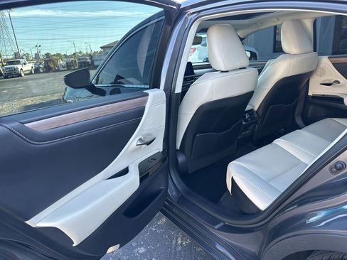 Used 2023 Lexus ES 350 w/ Premium Package image 11