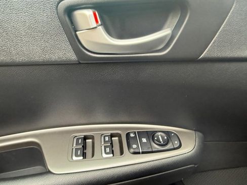 Used 2019 Kia Optima S image 13