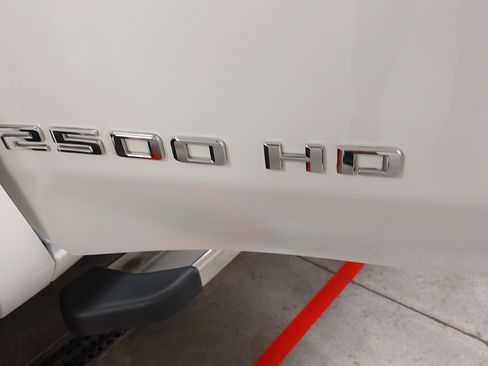 Used 2024 Chevrolet Silverado 2500 LT AWD/4WD image 32