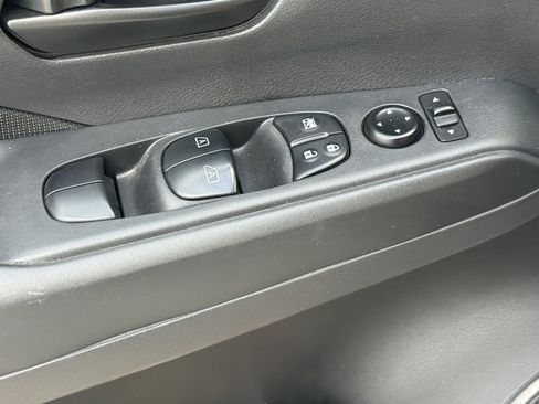 Used 2024 Nissan Kicks S FWD image 27