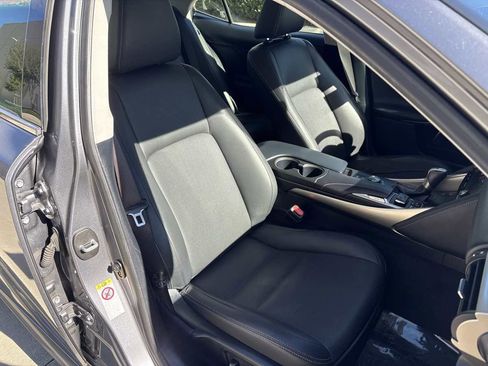 Used 2017 Lexus IS 200t image 19