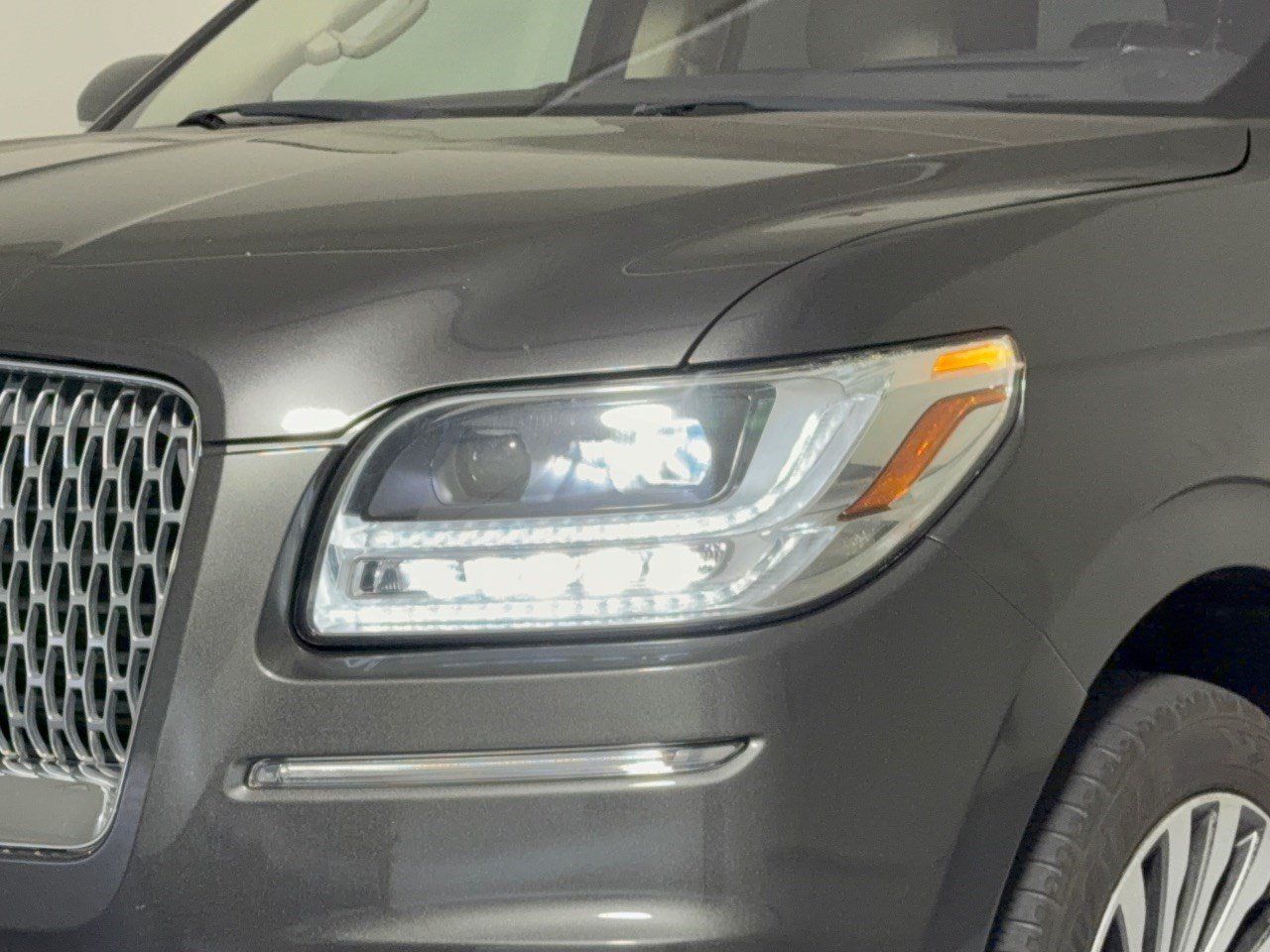 Used 2018 Lincoln Navigator Reserve w/ Technology Package AWD/4WD image 12