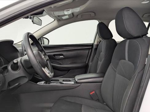 Used 2025 Nissan Sentra SV FWD image 14