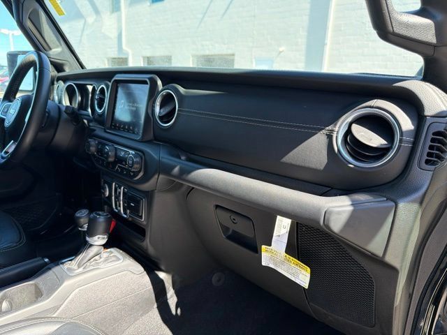 Used 2018 Jeep Wrangler Unlimited Sahara AWD/4WD image 23