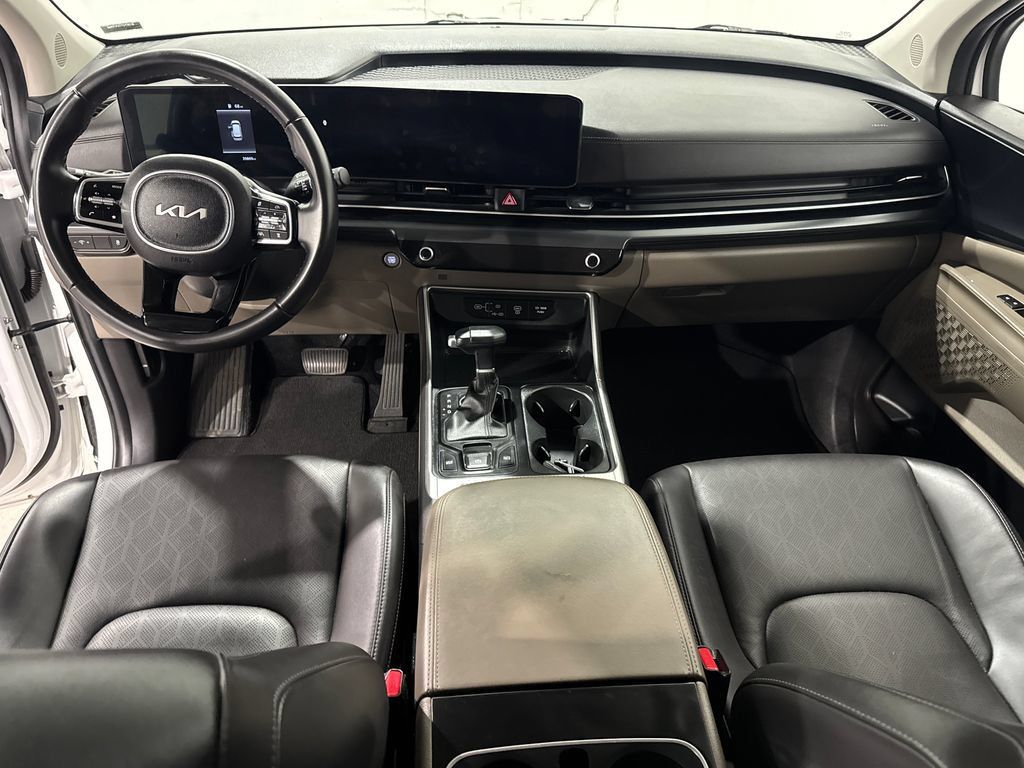 Used 2025 Kia Carnival FWD image 33