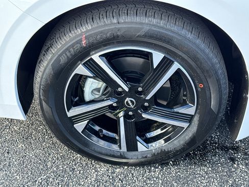 New 2025 Nissan Sentra SV image 8