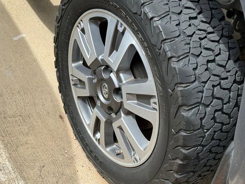 Used 2018 Toyota Tundra Platinum image 9