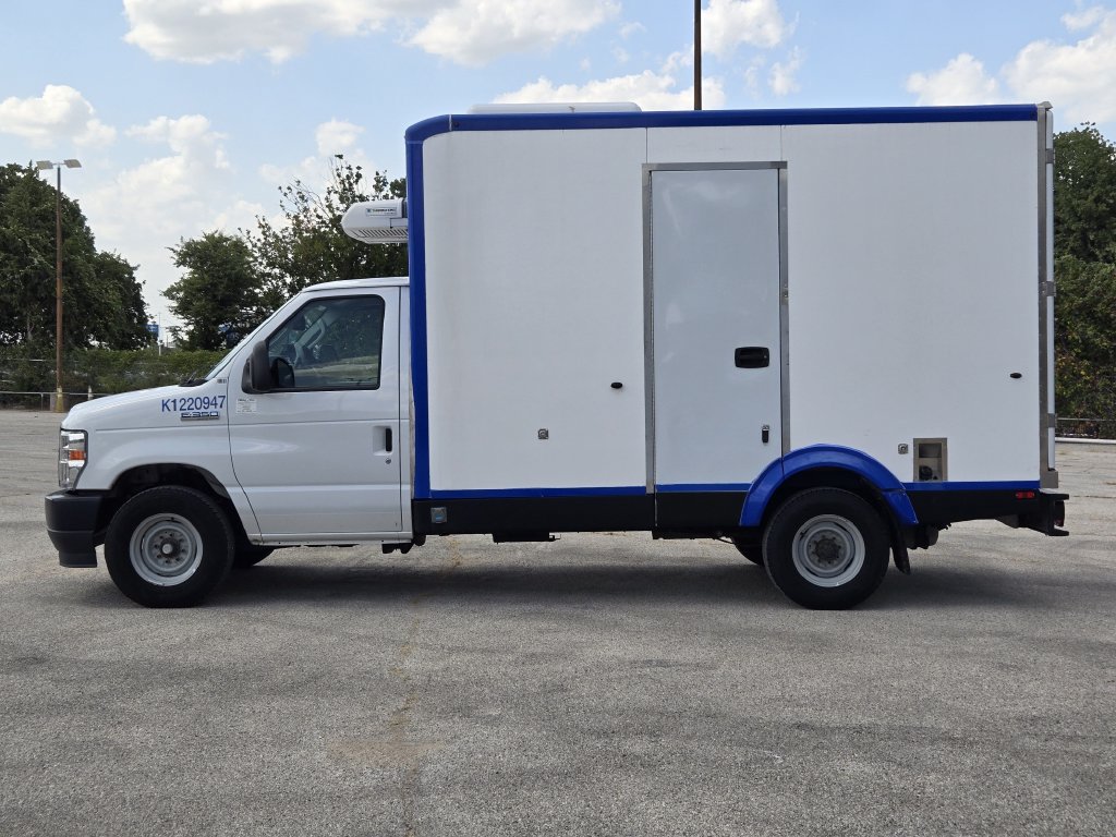 Used 2023 Ford E-350 and Econoline 350 Super Duty w/ Power Windows & Locks Group RWD image 4