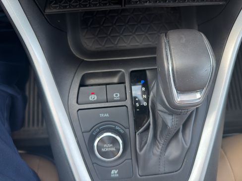Used 2023 Toyota RAV4 XLE Premium AWD/4WD image 17