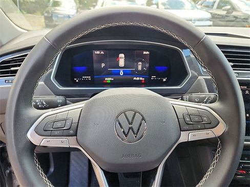 Certified 2022 Volkswagen Tiguan SE image 19