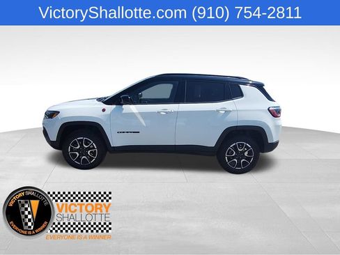 Certified 2025 Jeep Compass Trailhawk AWD/4WD image 17
