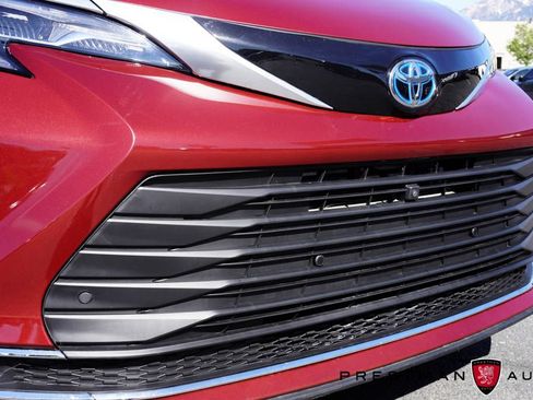 Used 2024 Toyota Sienna Platinum AWD/4WD image 16