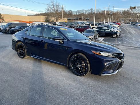 Used 2021 Toyota Camry XSE image 6