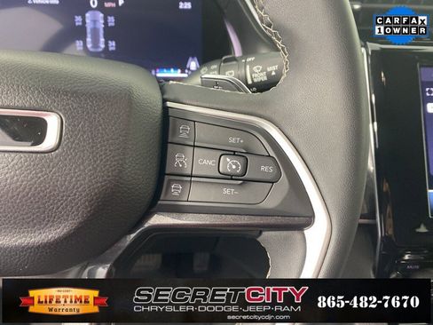 Used 2023 Jeep Grand Cherokee Laredo image 16