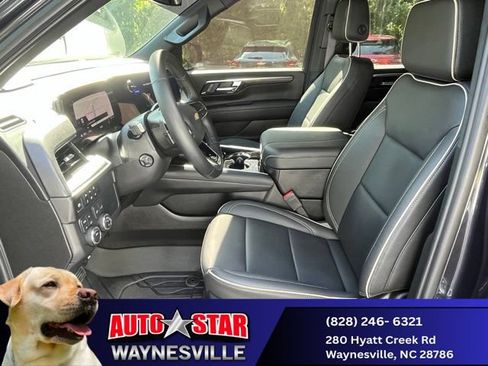 Used 2025 Chevrolet Suburban Premier AWD/4WD image 24