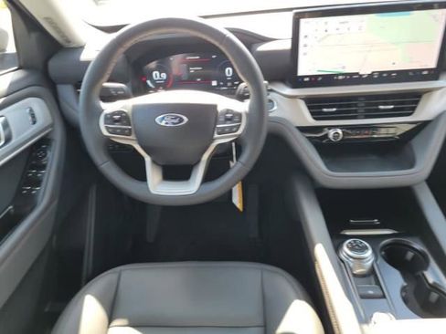 New 2025 Ford Explorer Active w/ Active Comfort Package image 16