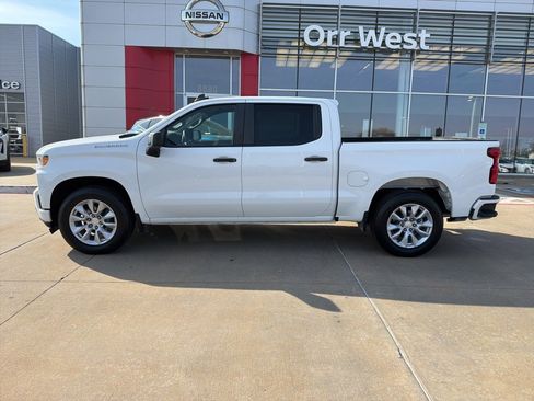 Used 2019 Chevrolet Silverado 1500 Custom w/ Custom Convenience Package image 2