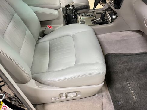 Used 2007 Lexus LX 470 4WD w/ Limited Edition image 33