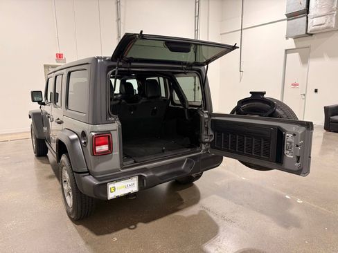 Used 2021 Jeep Wrangler Unlimited Sport image 9
