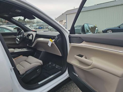 New 2026 Volvo EX90 Ultra image 12