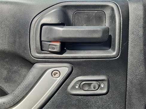 Used 2017 Jeep Wrangler Unlimited Sahara w/ Connectivity Group image 20