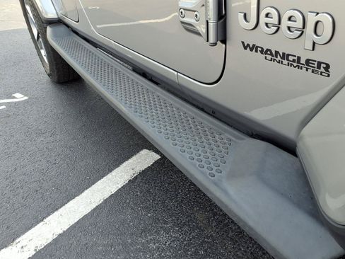 Used 2019 Jeep Wrangler Unlimited Sahara w/ Cold Weather Group AWD/4WD image 31