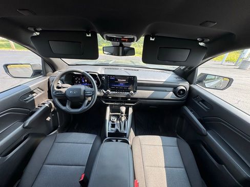 Used 2025 Chevrolet Colorado Trail Boss image 52