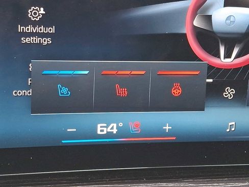 Used 2025 BMW X7 M60i w/ Executive Package image 27