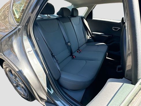New 2025 Kia K4 LXS image 24
