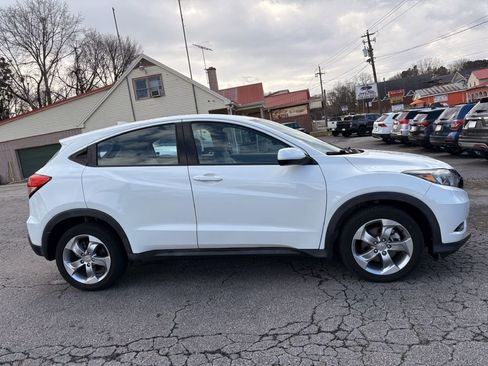 Used 2017 Honda HR-V LX image 7