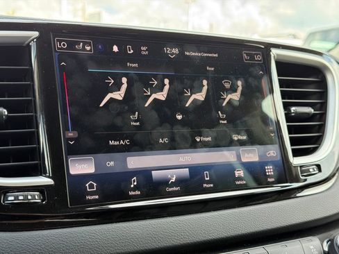 Used 2024 Chrysler Pacifica Touring-L FWD image 33