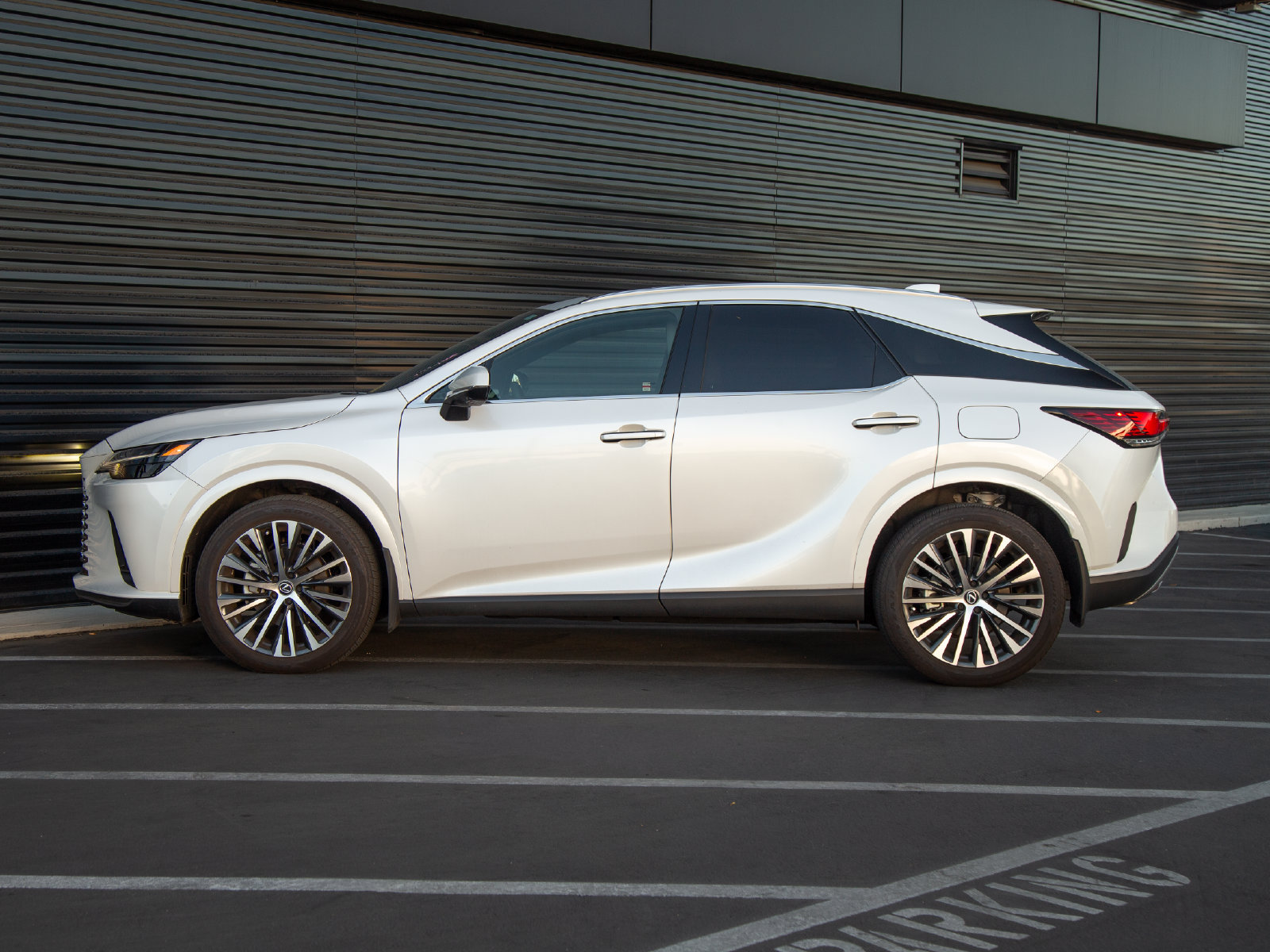 Used 2023 Lexus RX 350 Premium Plus w/ Cold Area Package FWD image 2