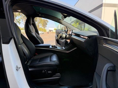 Used 2022 Tesla Model X Plaid image 12