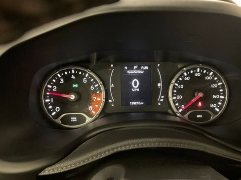 Used 2017 Jeep Renegade Latitude image 2