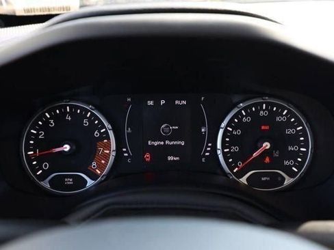 Used 2023 Jeep Renegade Latitude w/ Sun & Fun Group image 28