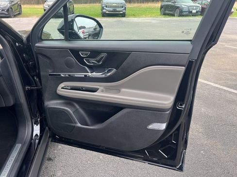 Certified 2023 Lincoln Corsair Reserve image 25