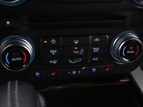 Used 2018 Ford F150 Lariat w/ Equipment Group 502A Luxury AWD/4WD image 32