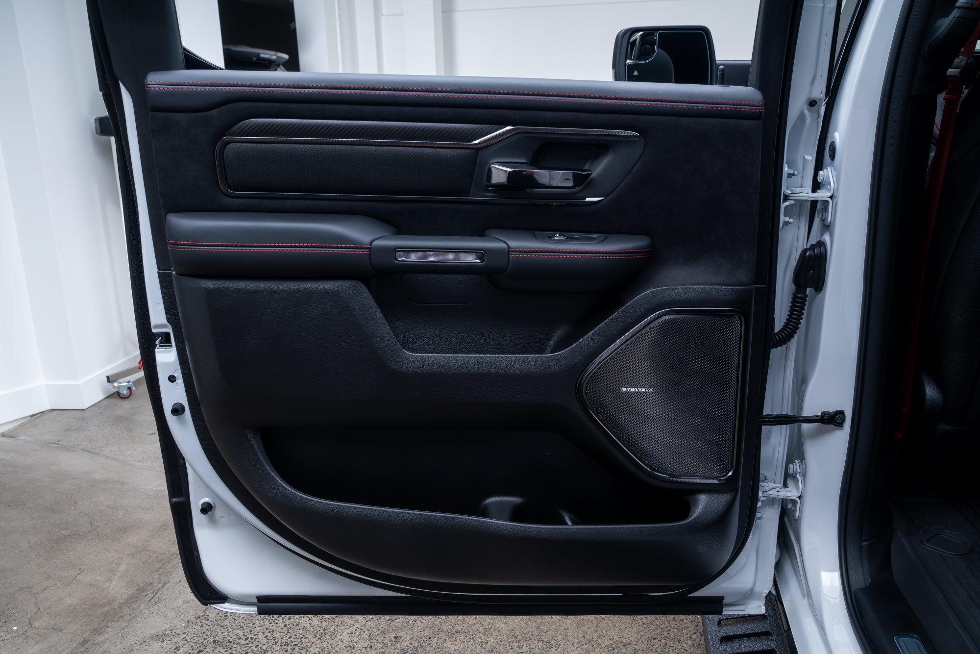 Used 2027 RAM 1500 4x4 Crew Cab image 24